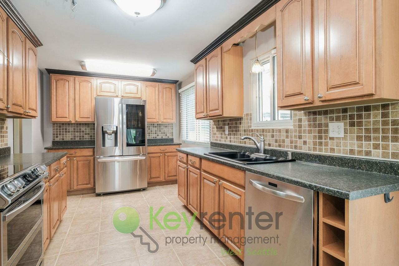 1327 S 232nd St - Photo 3 of 27