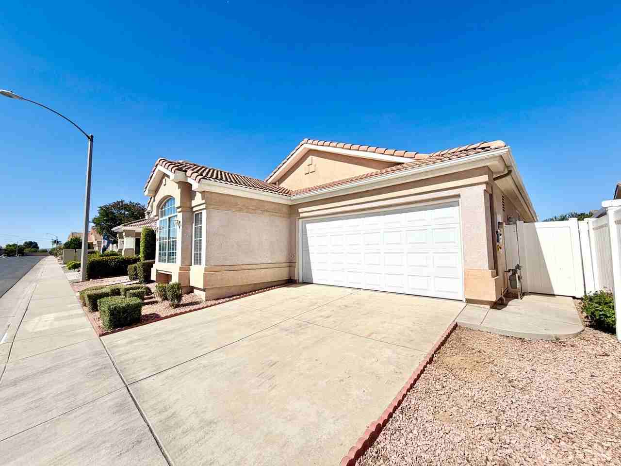 26805 China Dr - Photo 2 of 38