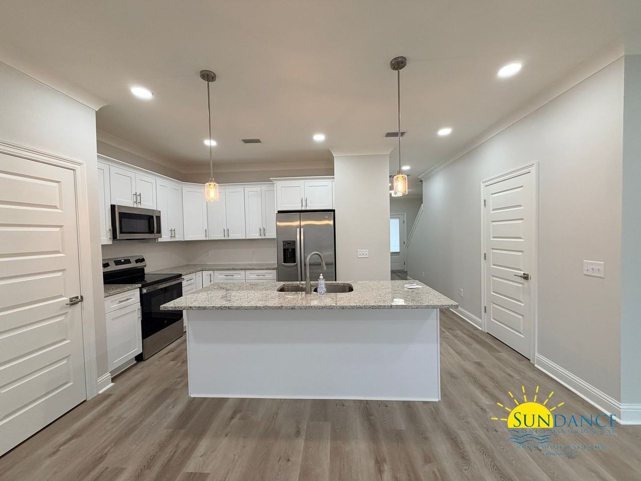 699 Woodlawn Ave Nw - Photo 4 of 20