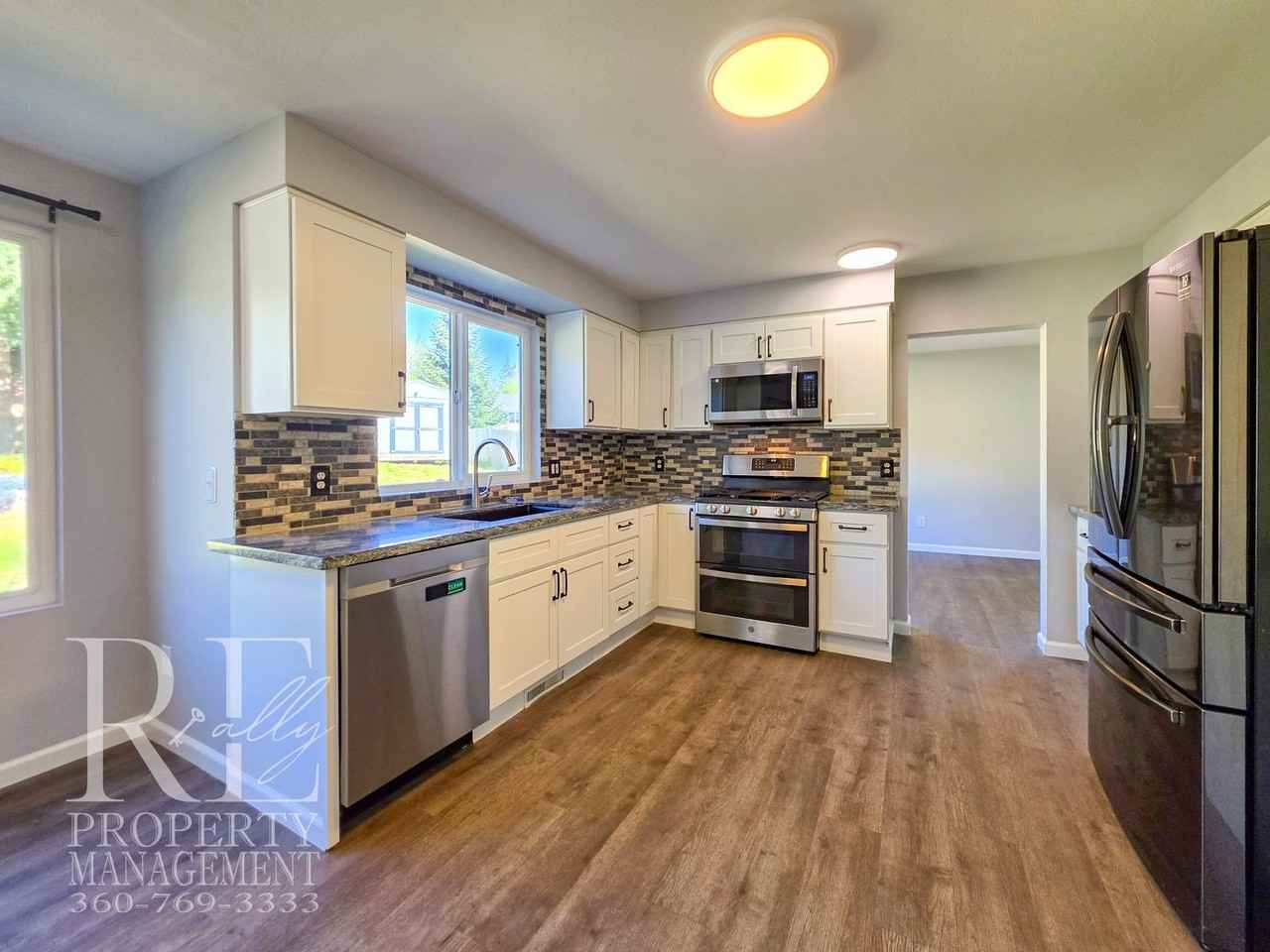 6314 Greengate Pl Se - Photo 7 of 32