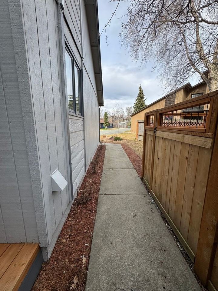 1810 Bellevue Loop - Photo 2 of 19