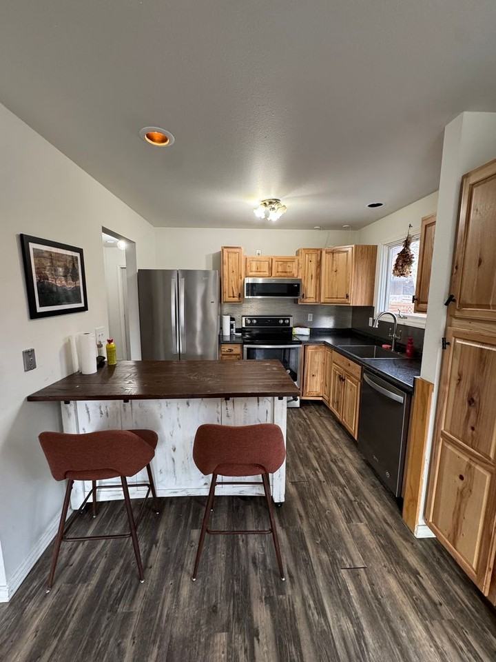 1810 Bellevue Loop - Photo 3 of 19