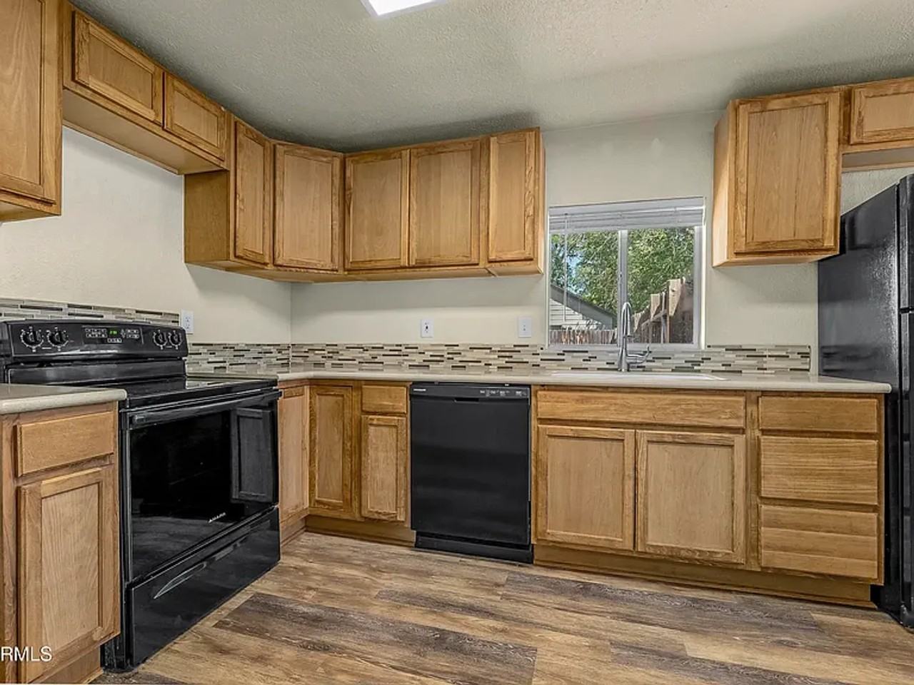 114 E Franklin Ave - Photo 4 of 13