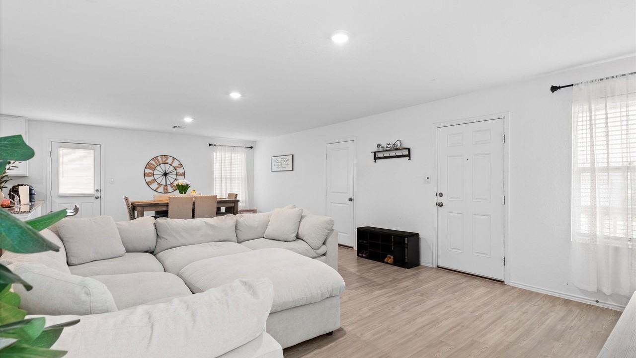5463 Daphne Path - Photo 3 of 22