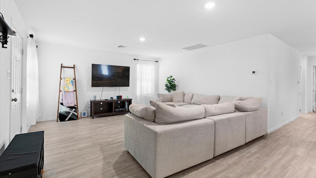 5463 Daphne Path - Photo 4 of 22