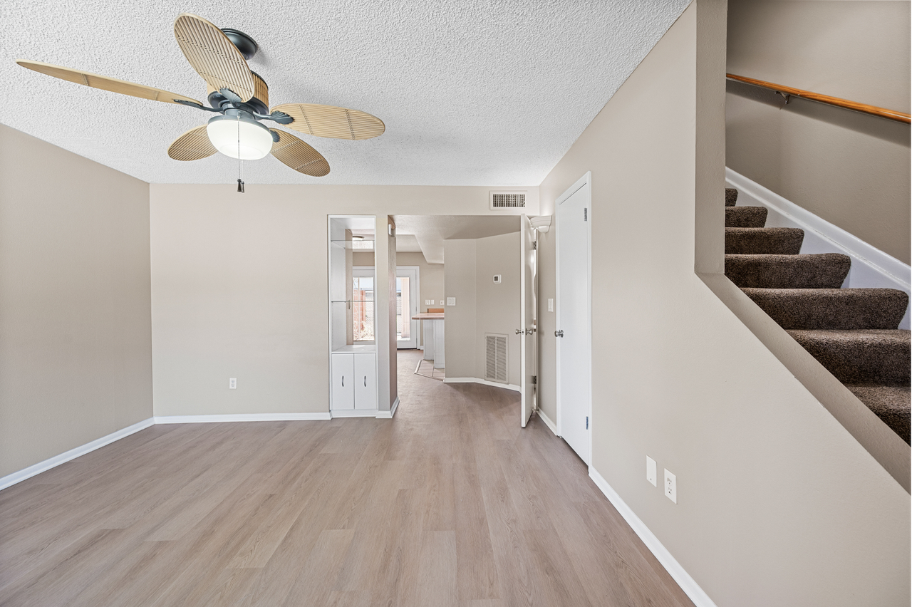 1533 W Hazelwood St - Photo 6 of 41