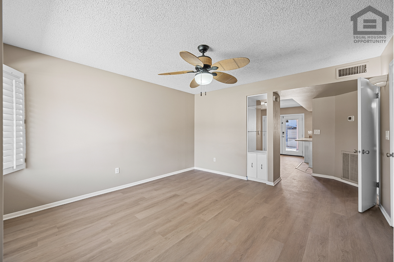 1533 W Hazelwood St - Photo 7 of 41