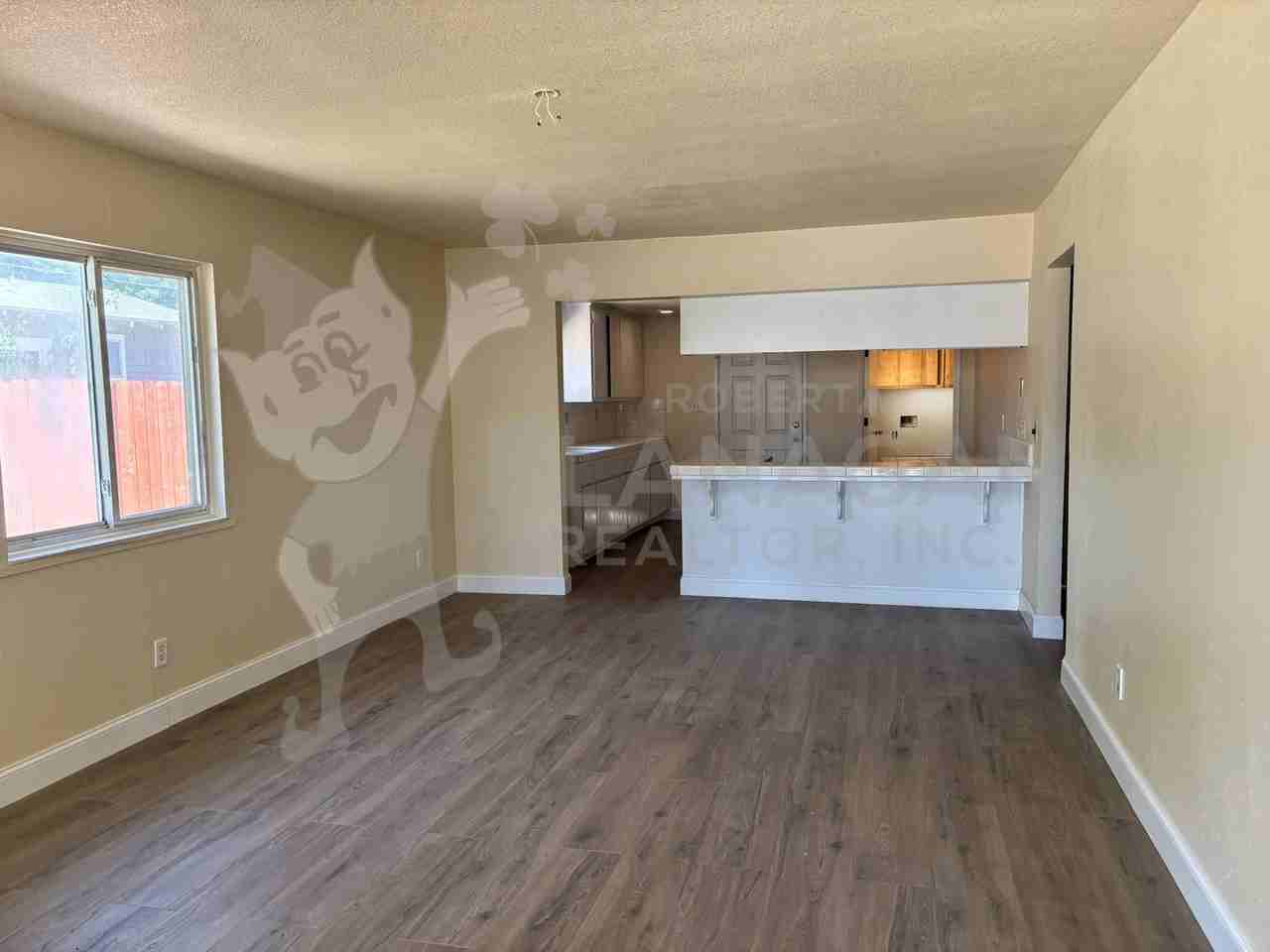 820 W 23rd St - Photo 2 of 13