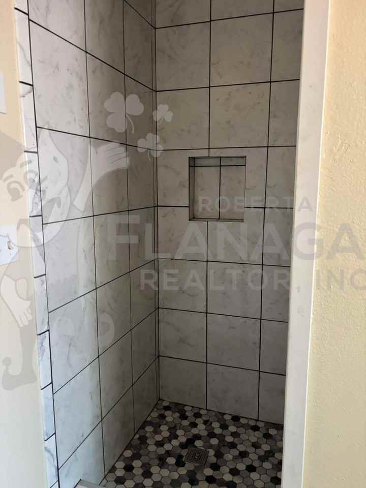 820 W 23rd St - Photo 7 of 13