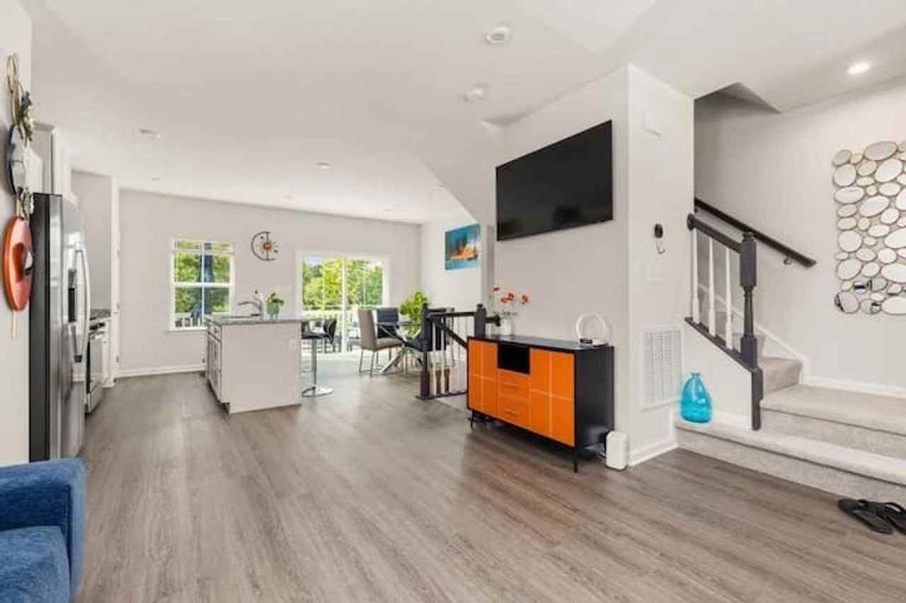 207 Falcon Ave - Photo 3 of 18