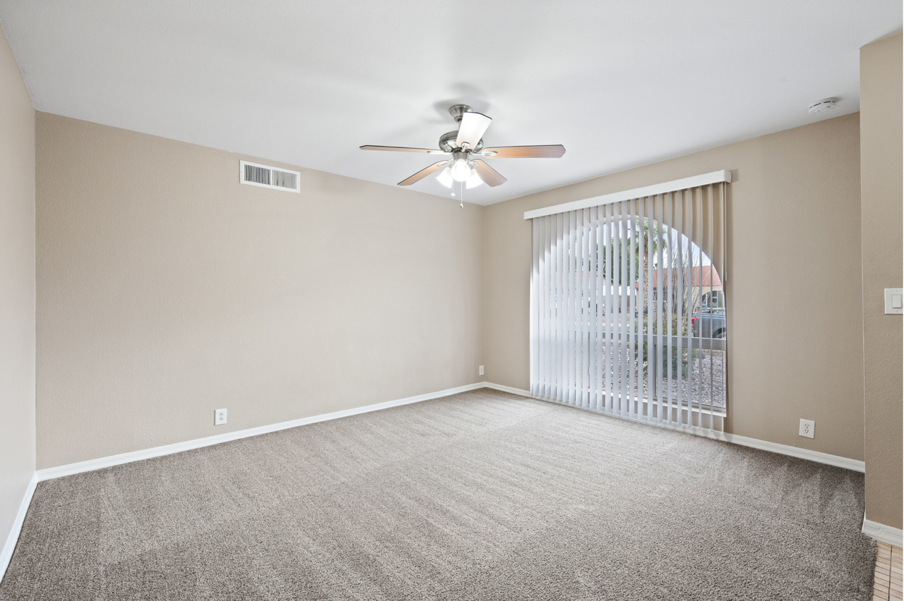 5614 W Hearn Rd - Photo 7 of 42