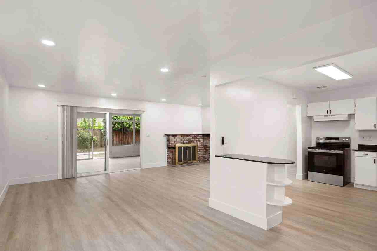 10852 Alderbrook Ln - Photo 3 of 11