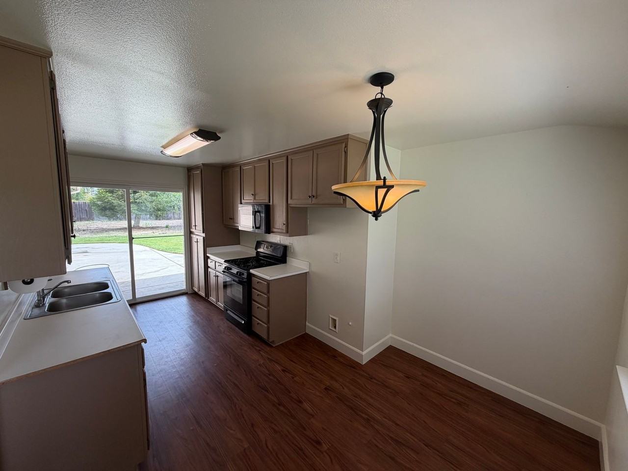 465 Stansbury Dr - Photo 2 of 13