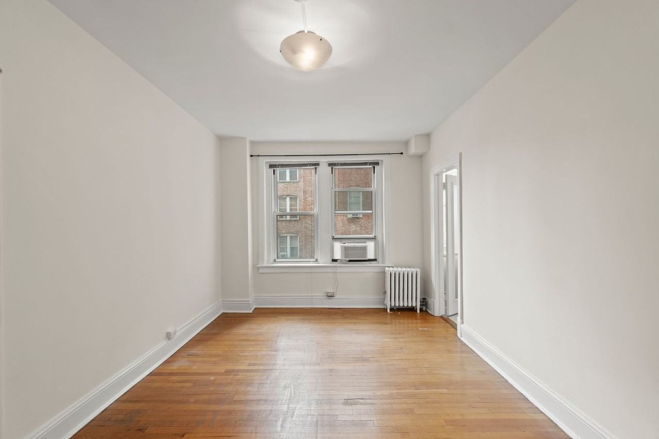 1954 Columbia Rd Nw #304 - Photo 3 of 22