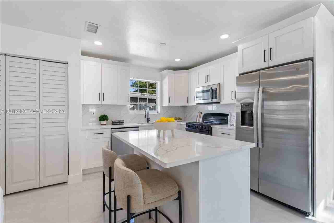 1360 Sw 6th Ter - Photo 2 of 18