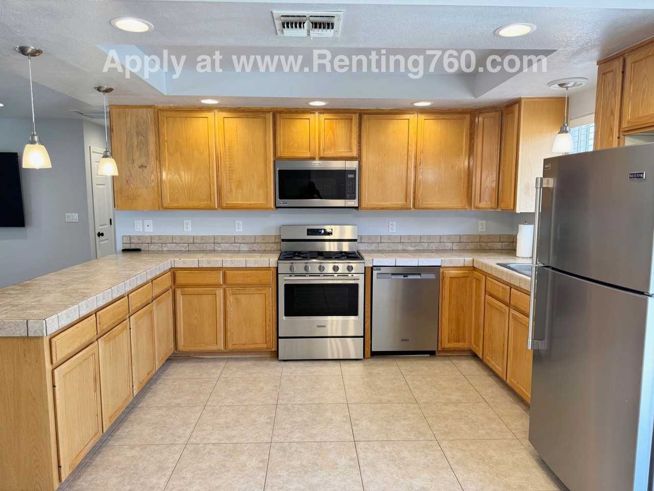 6785 Saladin Ave - Photo 7 of 29