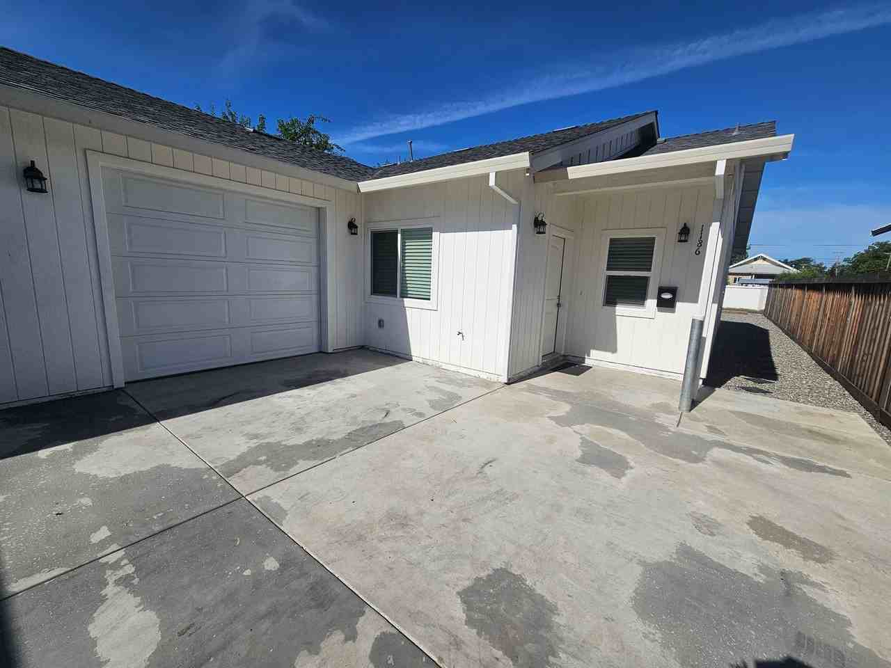 1186 Link St - Photo 2 of 31