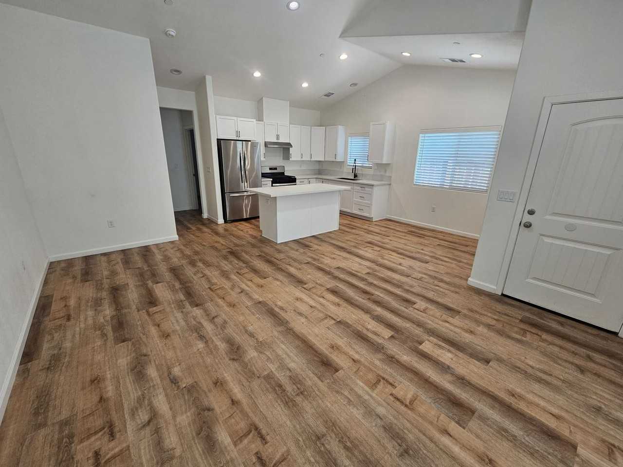 1186 Link St - Photo 3 of 31