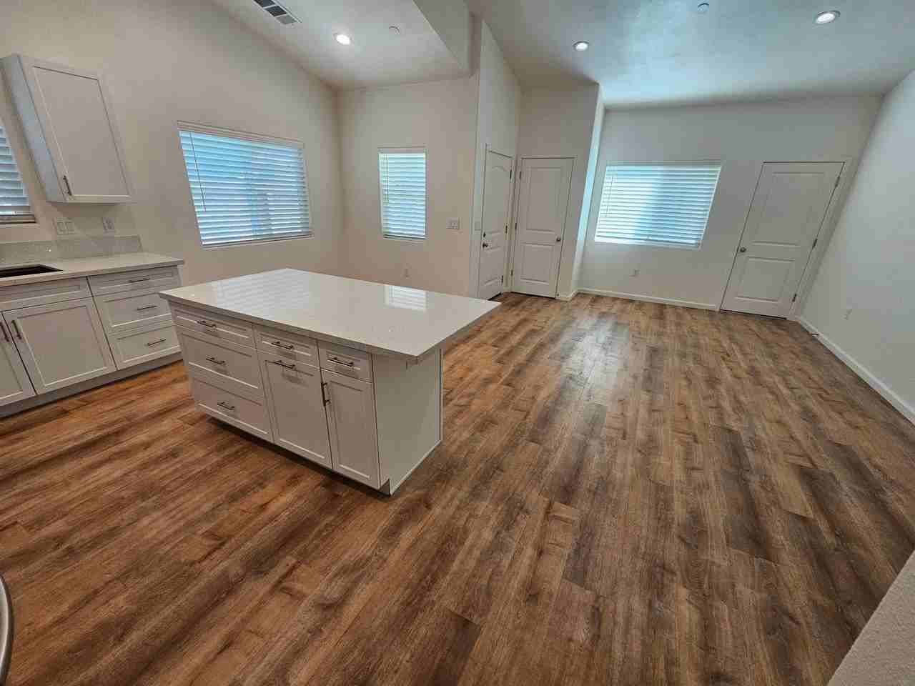 1186 Link St - Photo 6 of 31