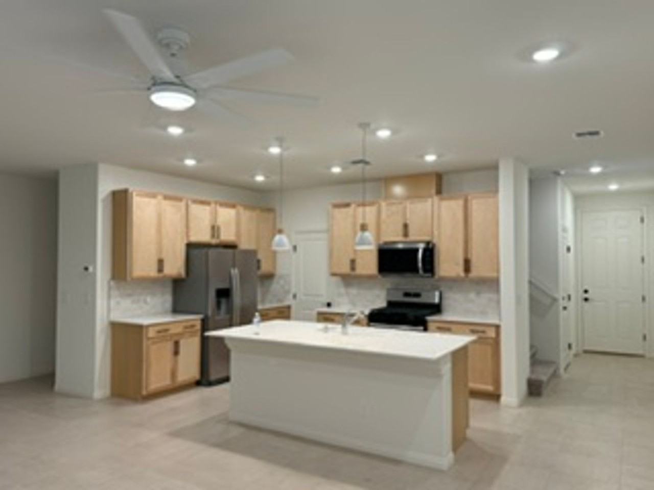 9131 Rivington Ave - Photo 4 of 36