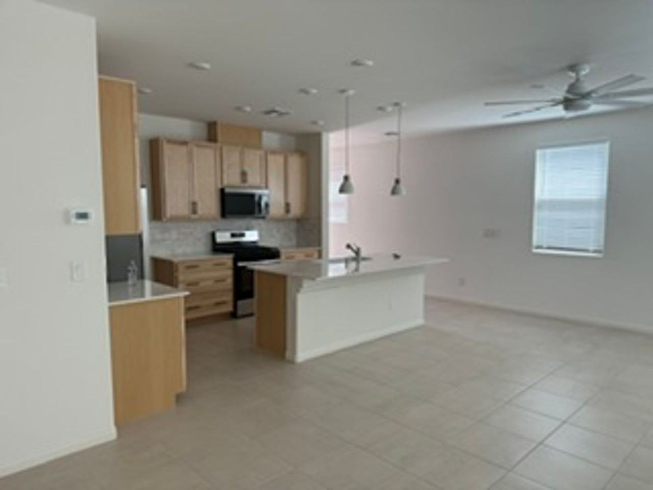 9131 Rivington Ave - Photo 7 of 36