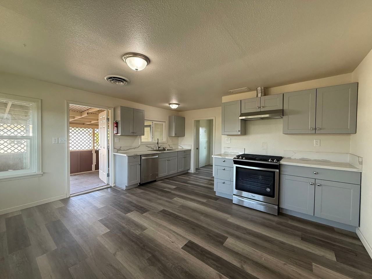 8897 Jacobs Ave - Photo 3 of 32