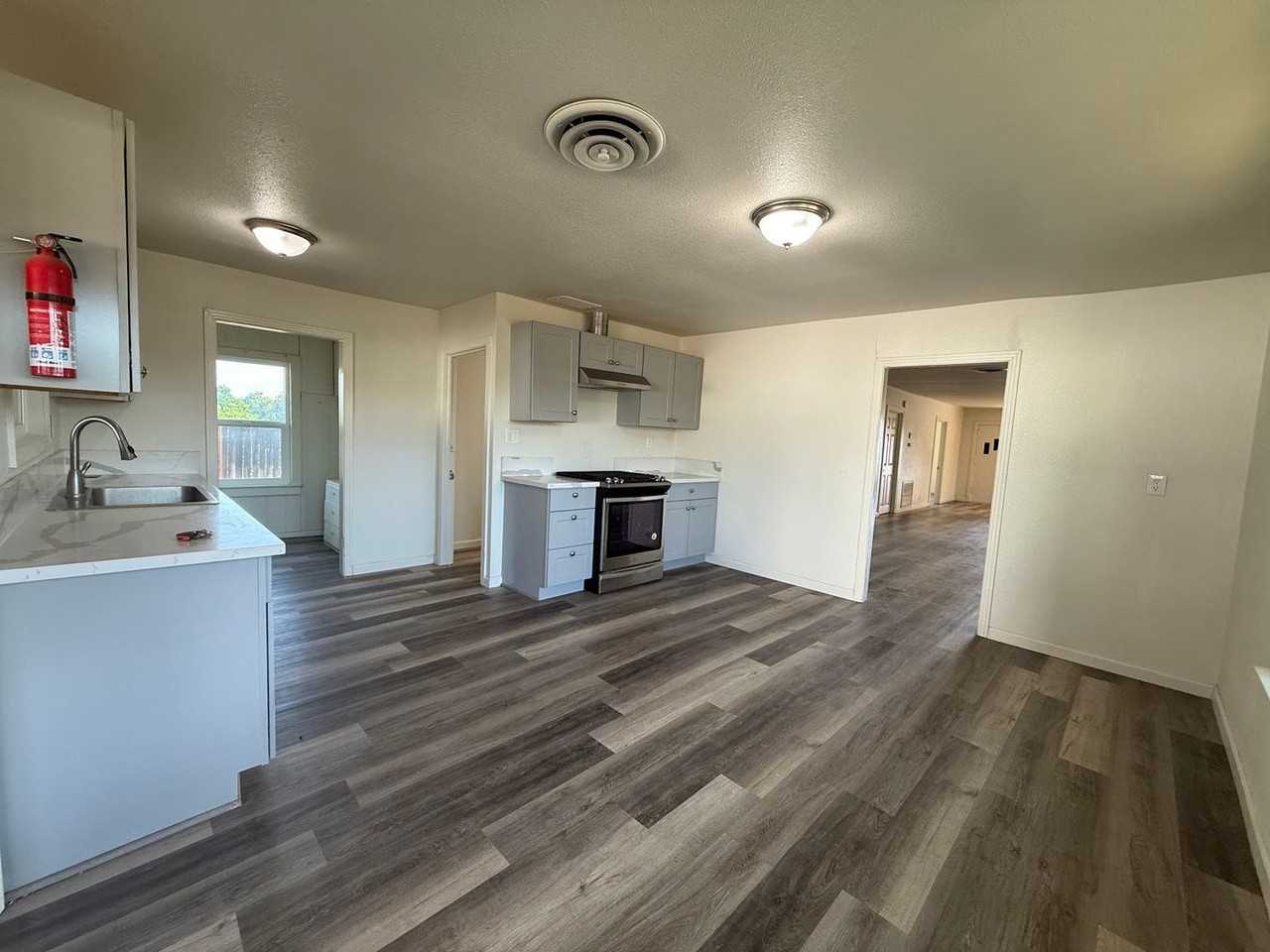 8897 Jacobs Ave - Photo 5 of 32