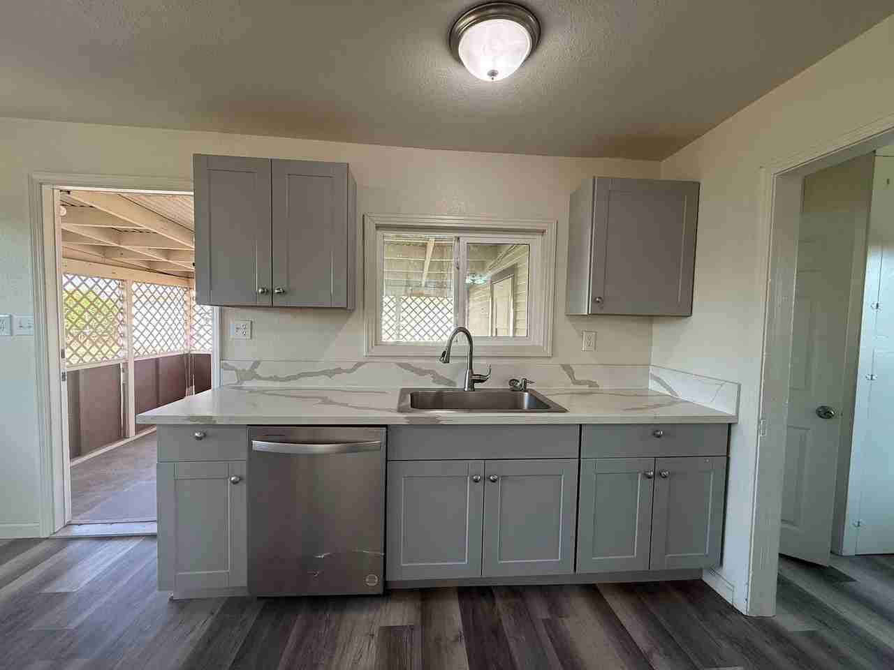 8897 Jacobs Ave - Photo 6 of 32