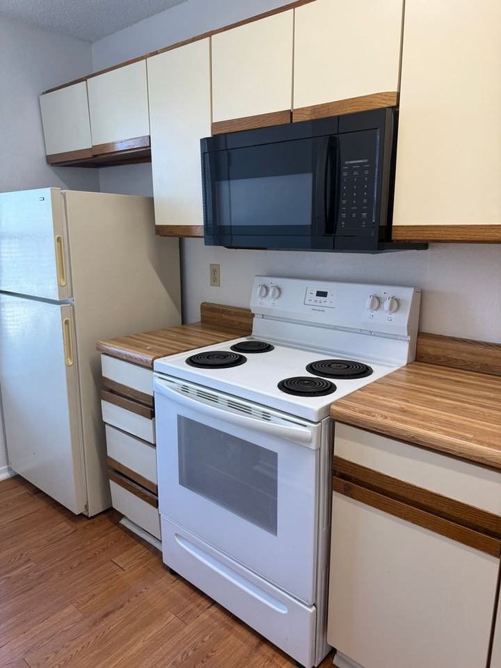 Mesquite Ridge Townhomes - Photo 4 of 36