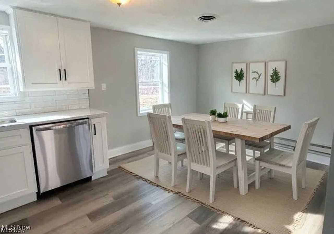 2511 Sherr Ave Se - Photo 2 of 16