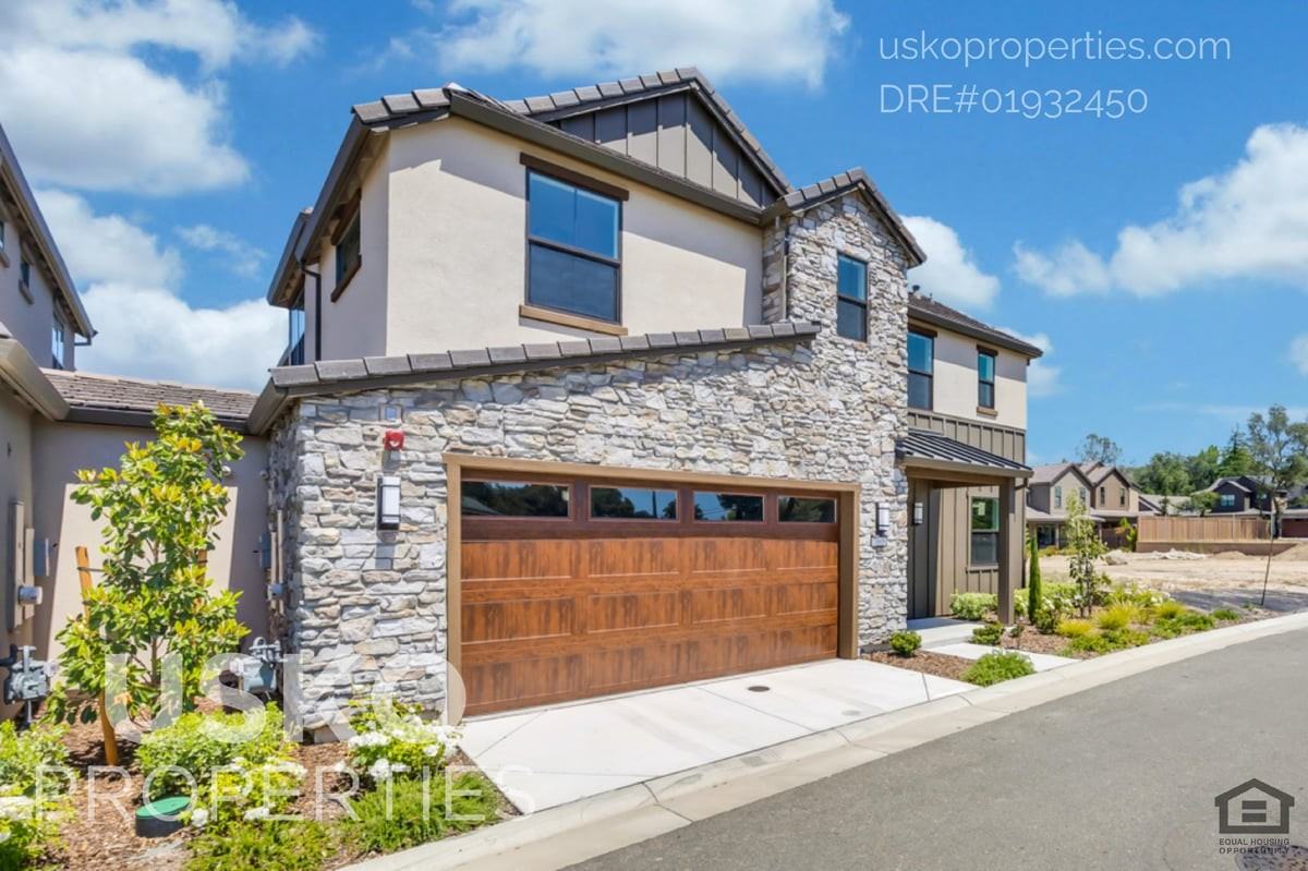 7095 Soleil Way - Photo 3 of 50
