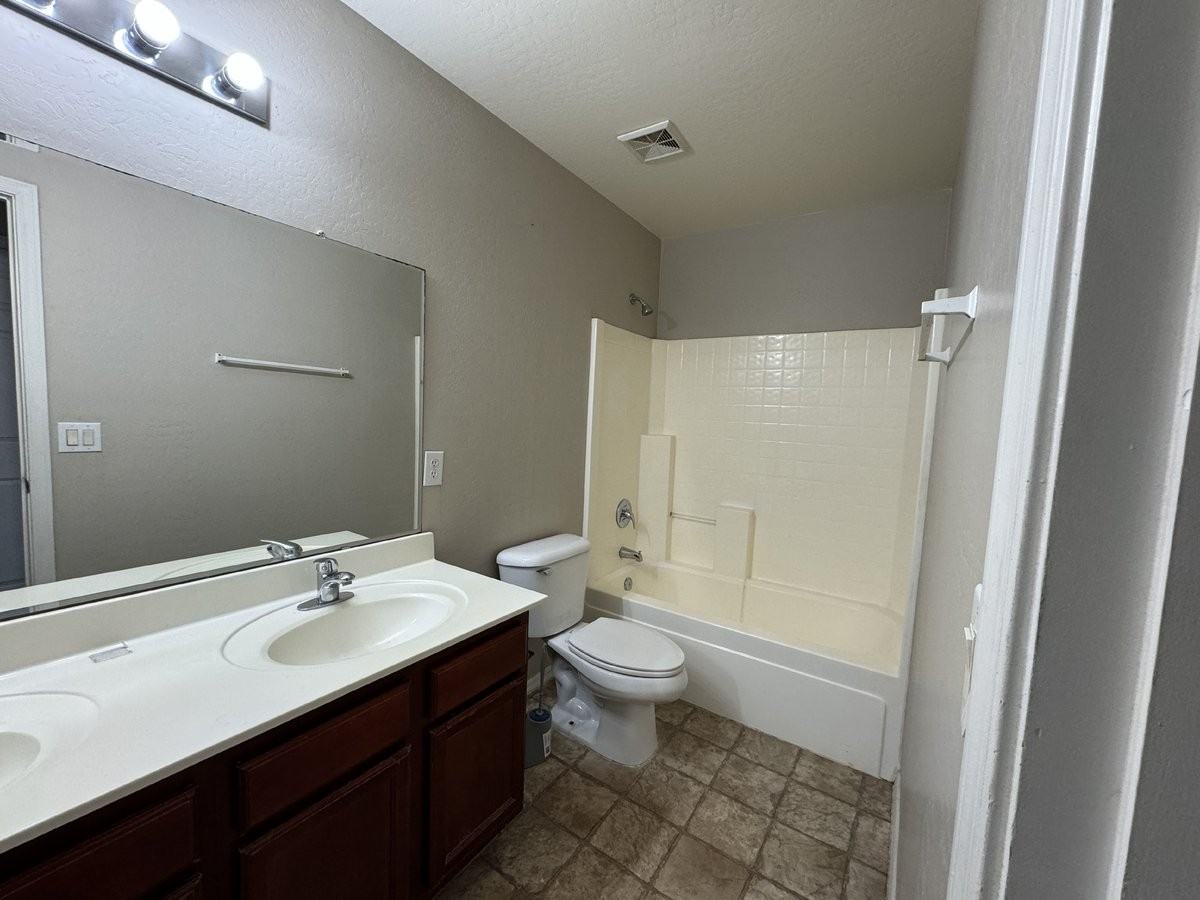 43313 W Cowpath Rd - Photo 4 of 16