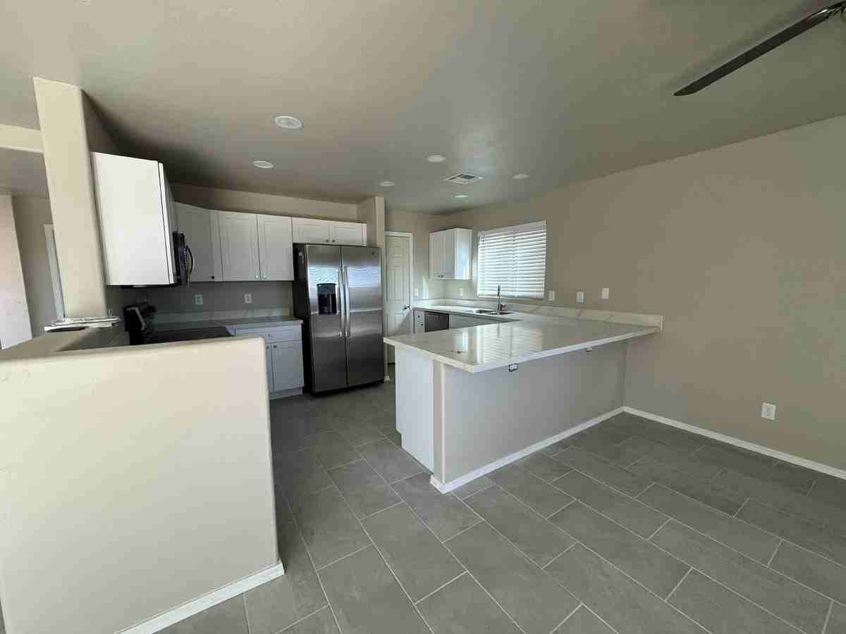 43313 W Cowpath Rd - Photo 7 of 16