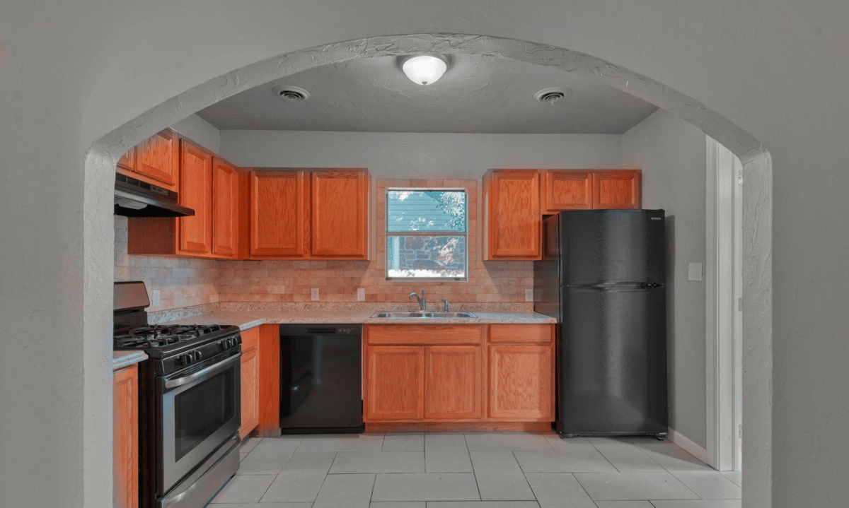 1006 N Lackey St - Photo 4 of 14