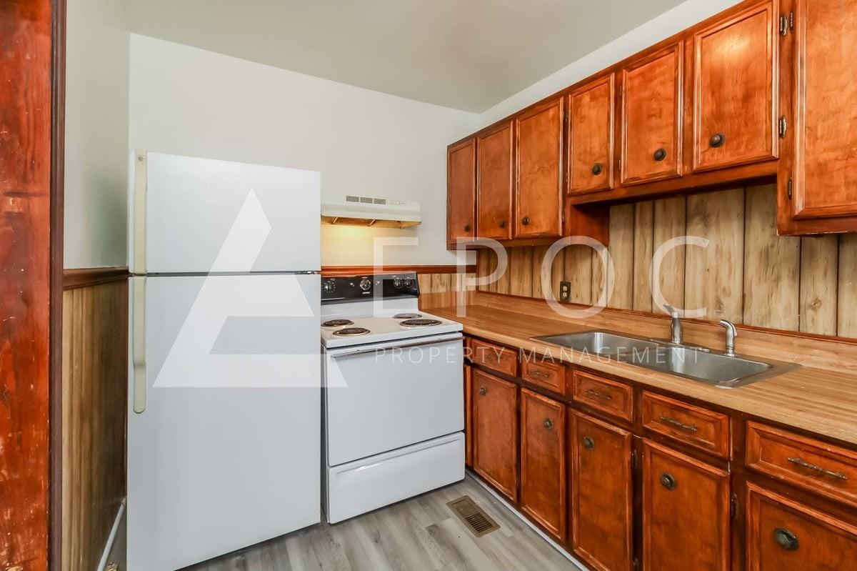 919 Bellvue St - Photo 2 of 15