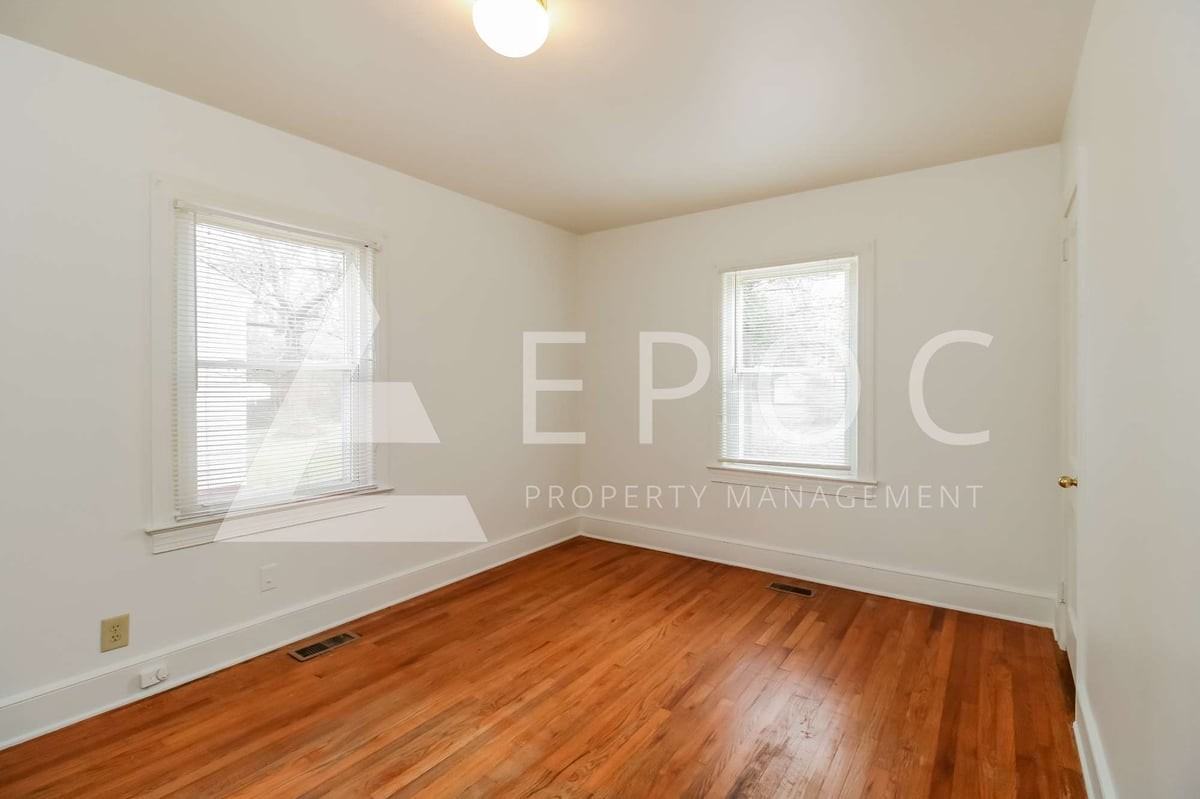 919 Bellvue St - Photo 4 of 15