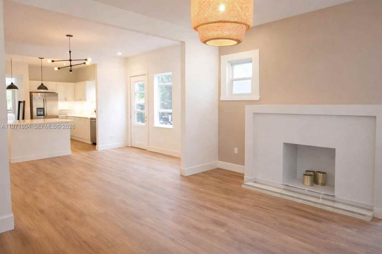 640 Ne 71st St - Photo 3 of 8