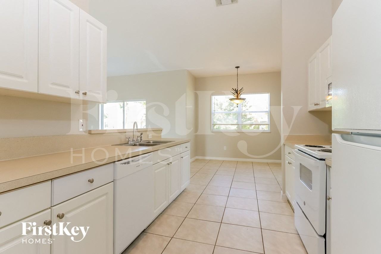 237 Sw Ray Ave - Photo 6 of 16