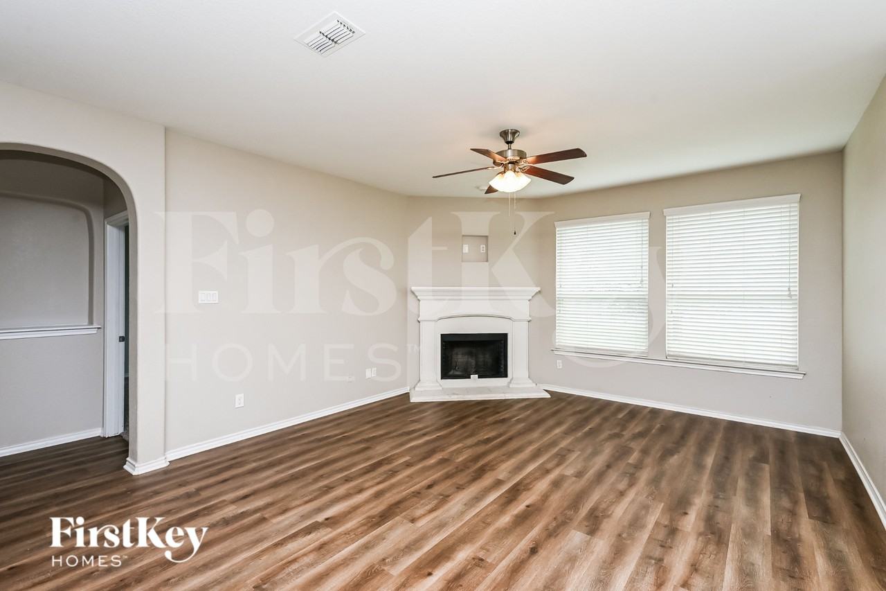 1205 Jake Ct - Photo 2 of 20