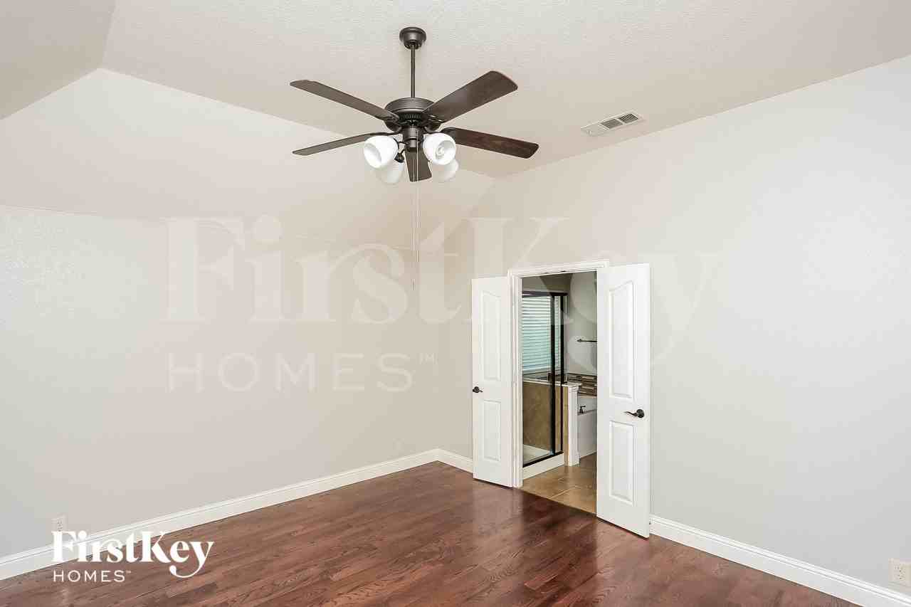 921 Loftin St - Photo 7 of 15