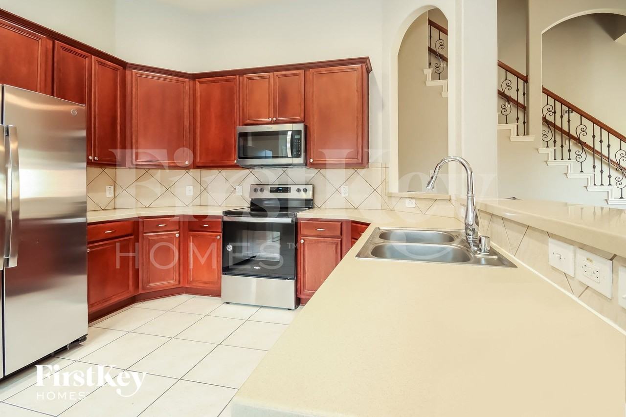 12323 Crescent Mountain Ln - Photo 4 of 15