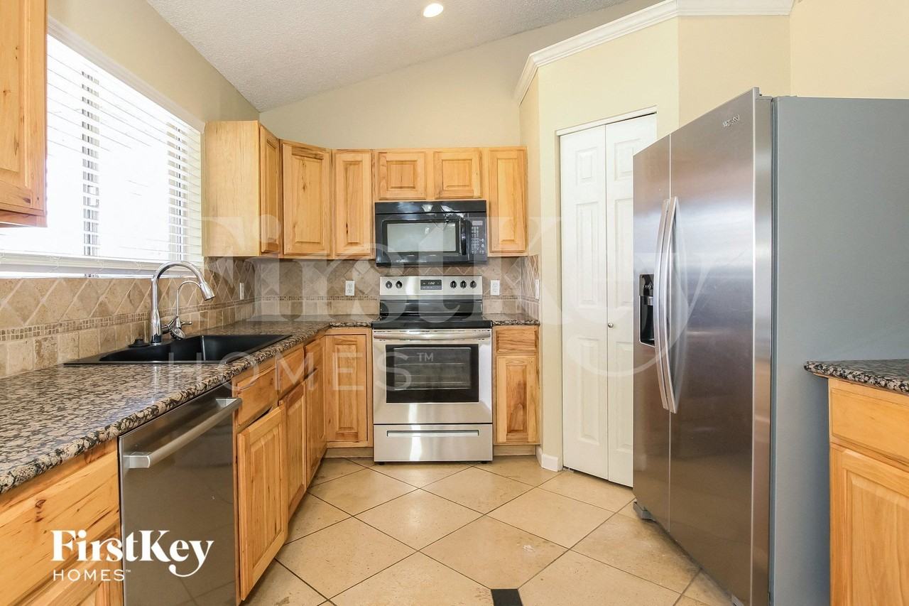 6408 W Grandview Rd - Photo 5 of 15