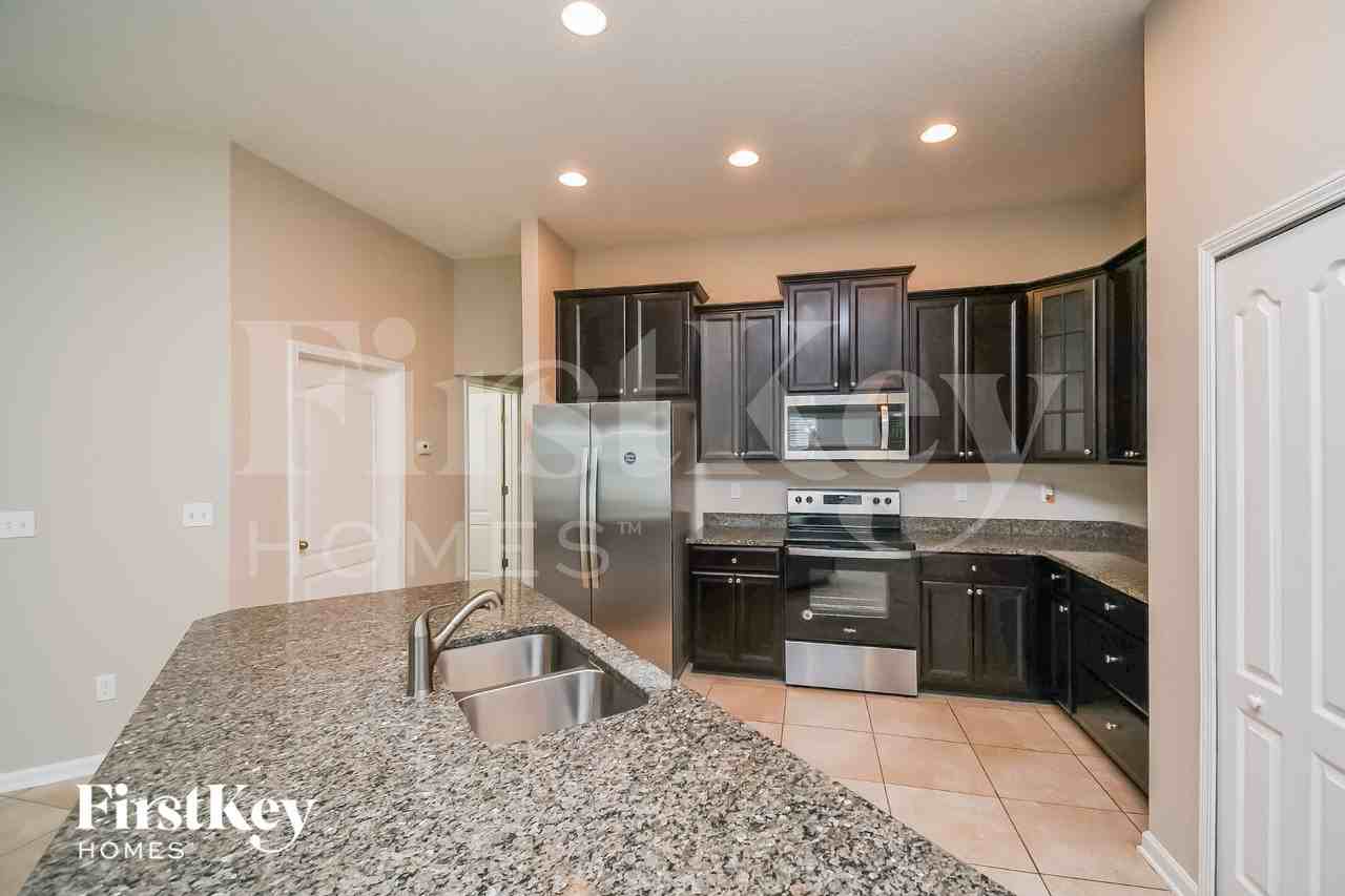 1044 Mayfair Creek Ct - Photo 7 of 16