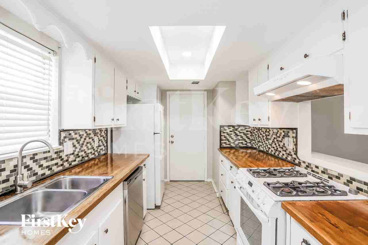 13914 Duncannon Dr - Photo 6 of 15