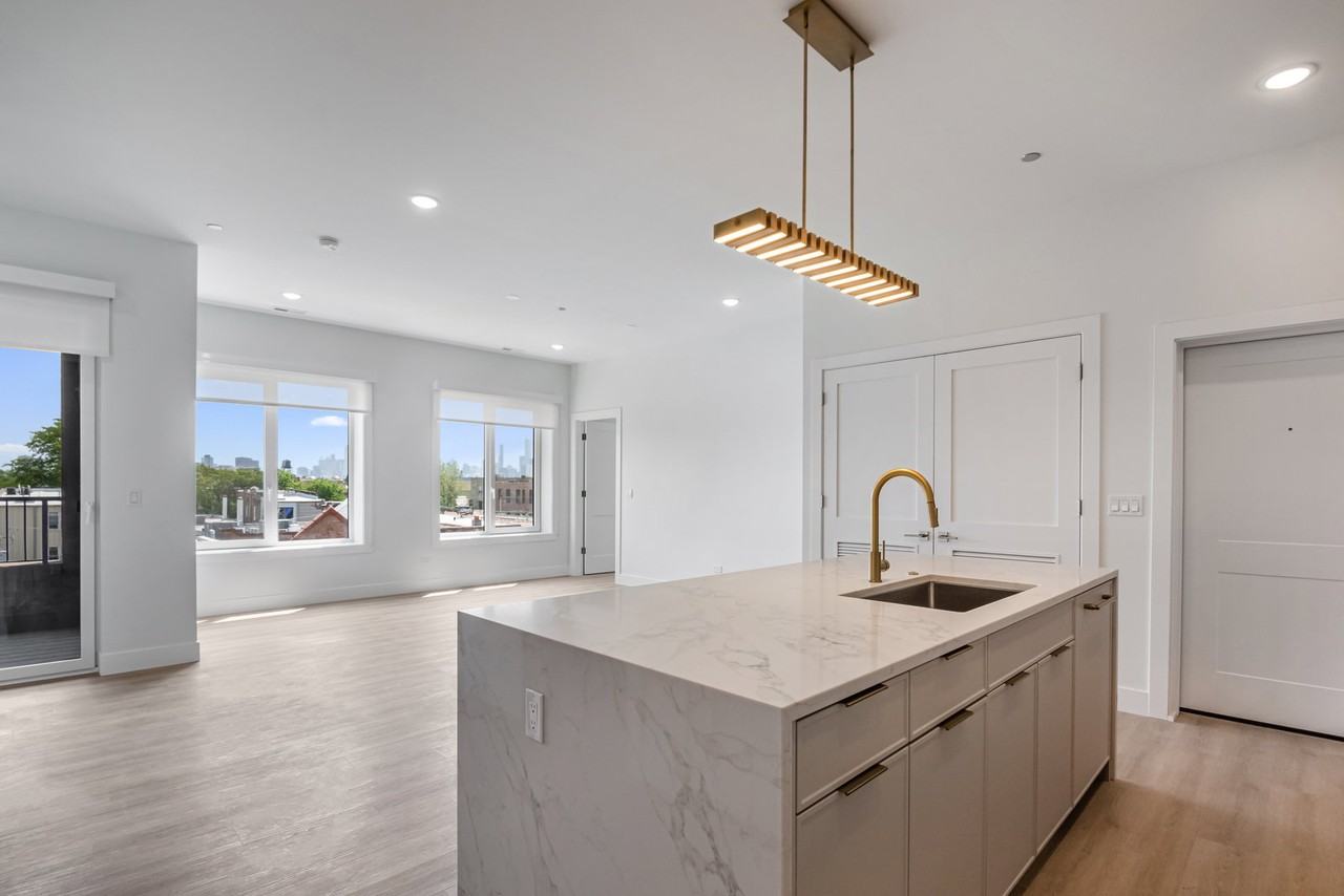 1628 N Damen Ave #401 - Photo 3 of 8