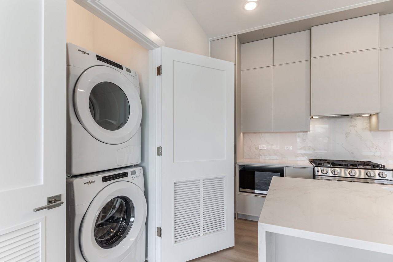 1628 N Damen Ave #401 - Photo 7 of 8