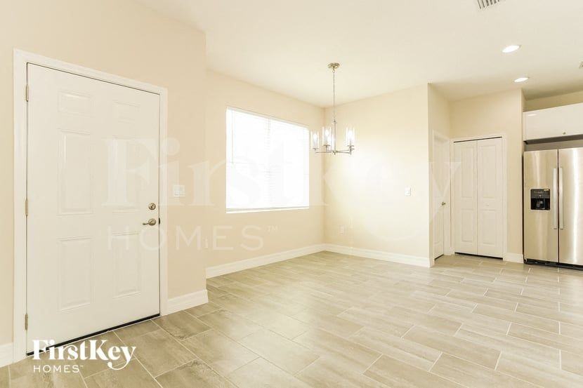 601 Dunlin Ln - Photo 3 of 12