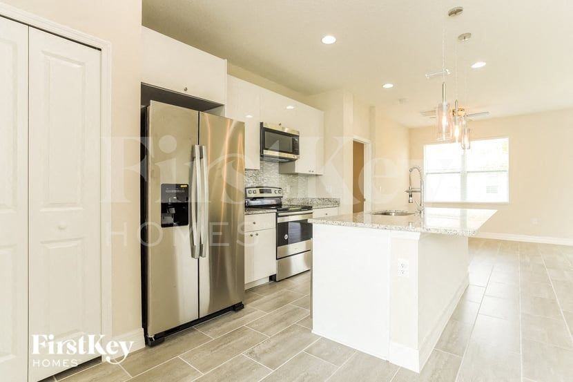 601 Dunlin Ln - Photo 4 of 12