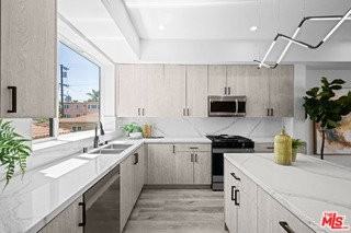 1959 Preuss Rd - Photo 7 of 8