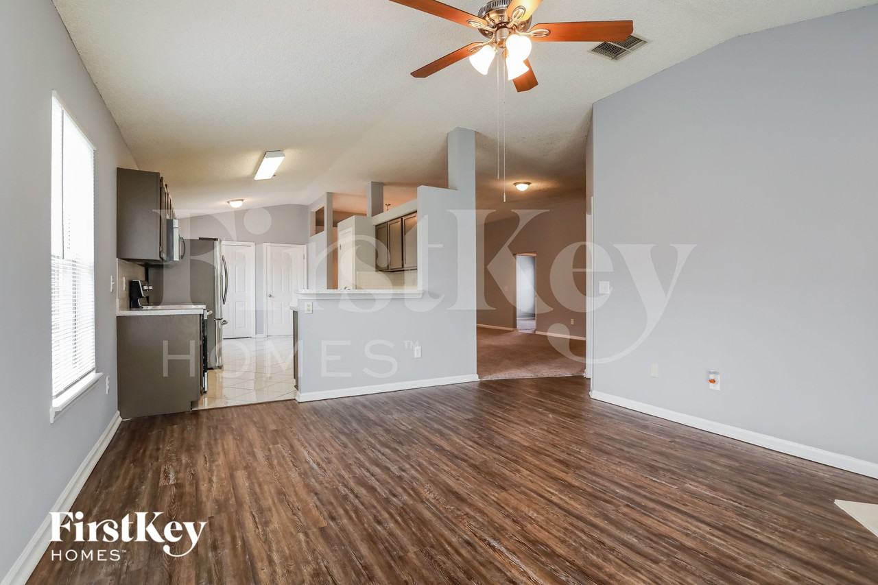 2942 Biloxi Trl - Photo 4 of 16
